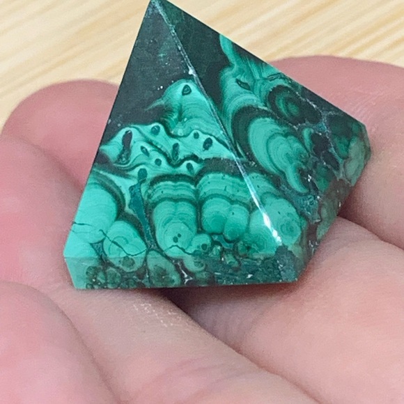Malachite Pyramid - Picture 7 of 11